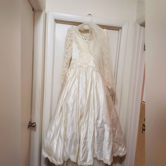HOUSE OF BIANCHI IVORY Vintage WEDDING DRESS With VEIL